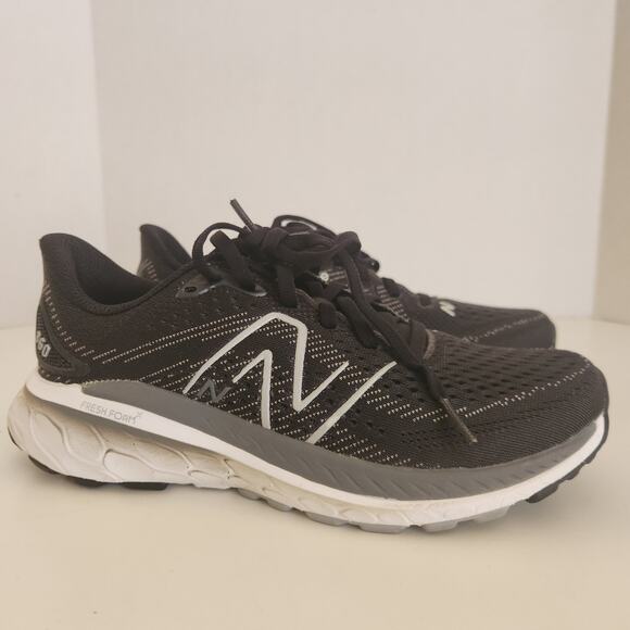 New Balance Women's W860V13 Running Shoe, Black/White/Castlerock, 7 - Picture 2 of 8